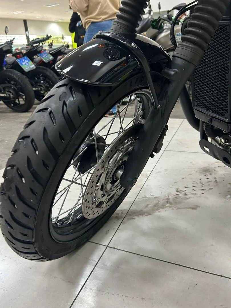 TRIUMPH BONNEVILLE T100 BLACK 900