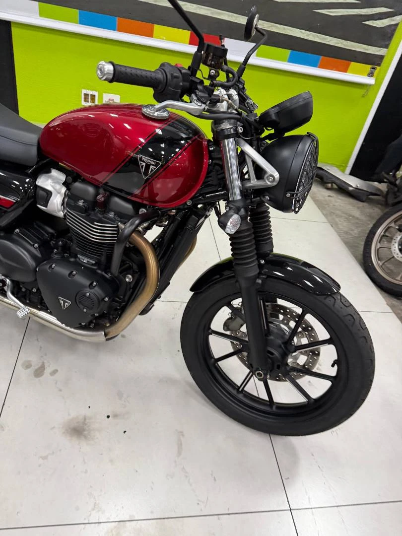TRIUMPH SPEED TWIN 