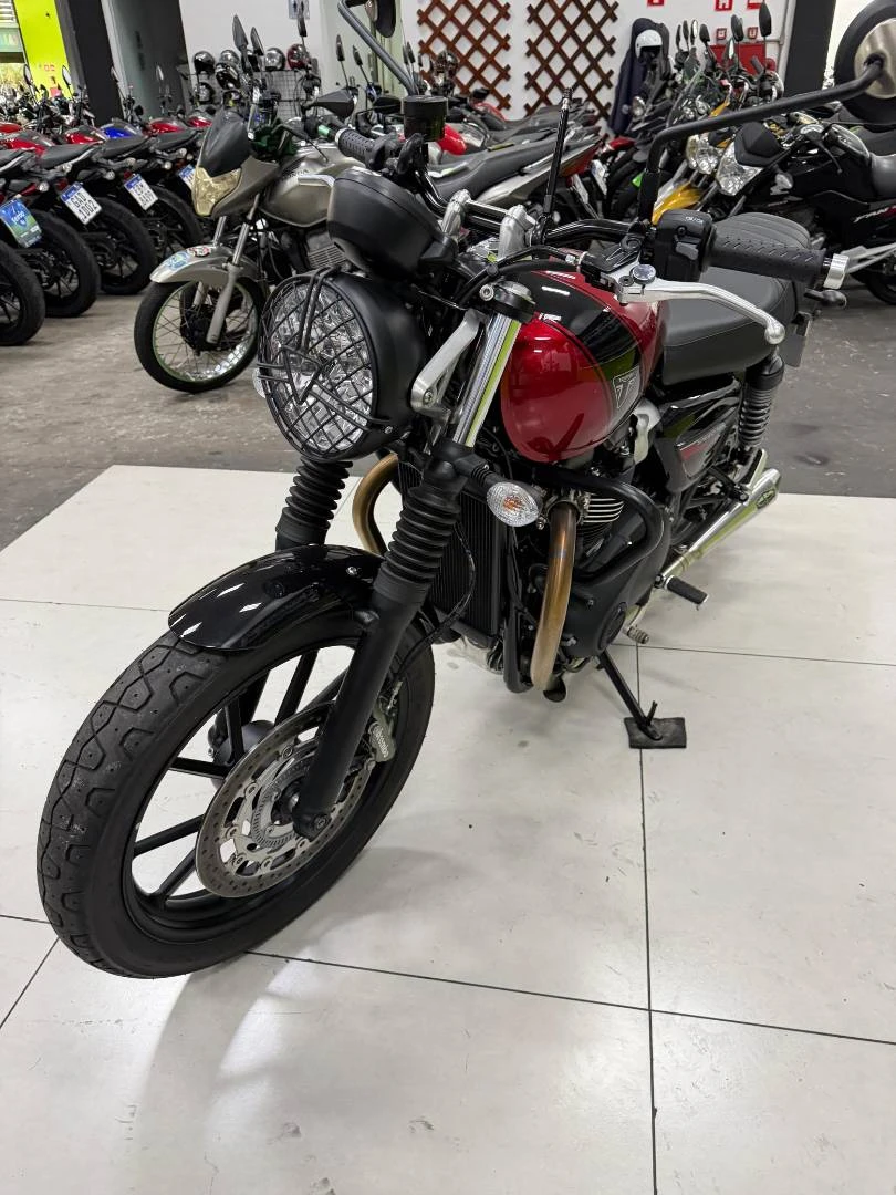 TRIUMPH SPEED TWIN 