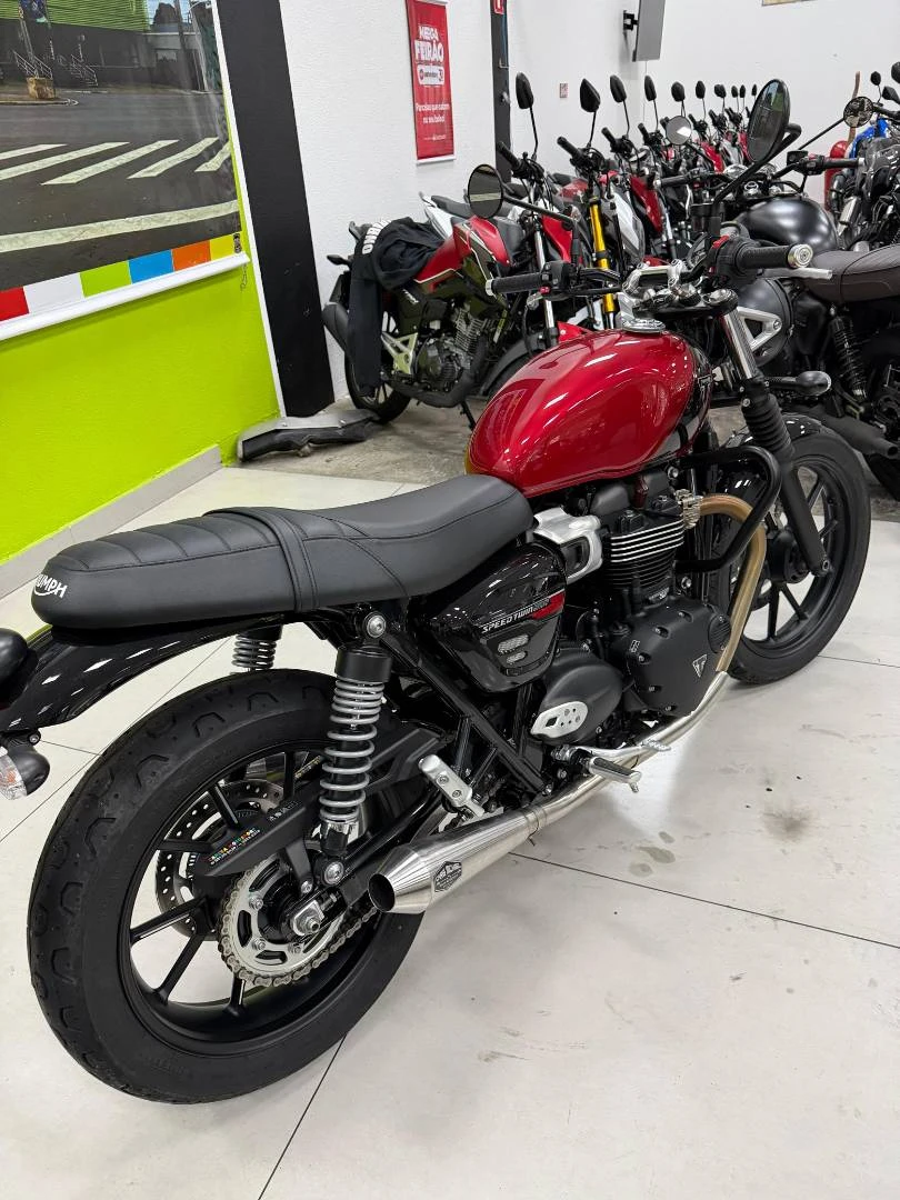 TRIUMPH SPEED TWIN 