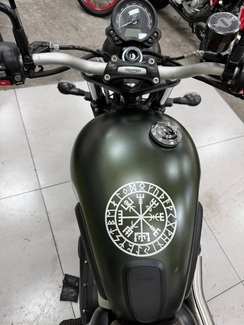 TRIUMPH SCRAMBLER 900
