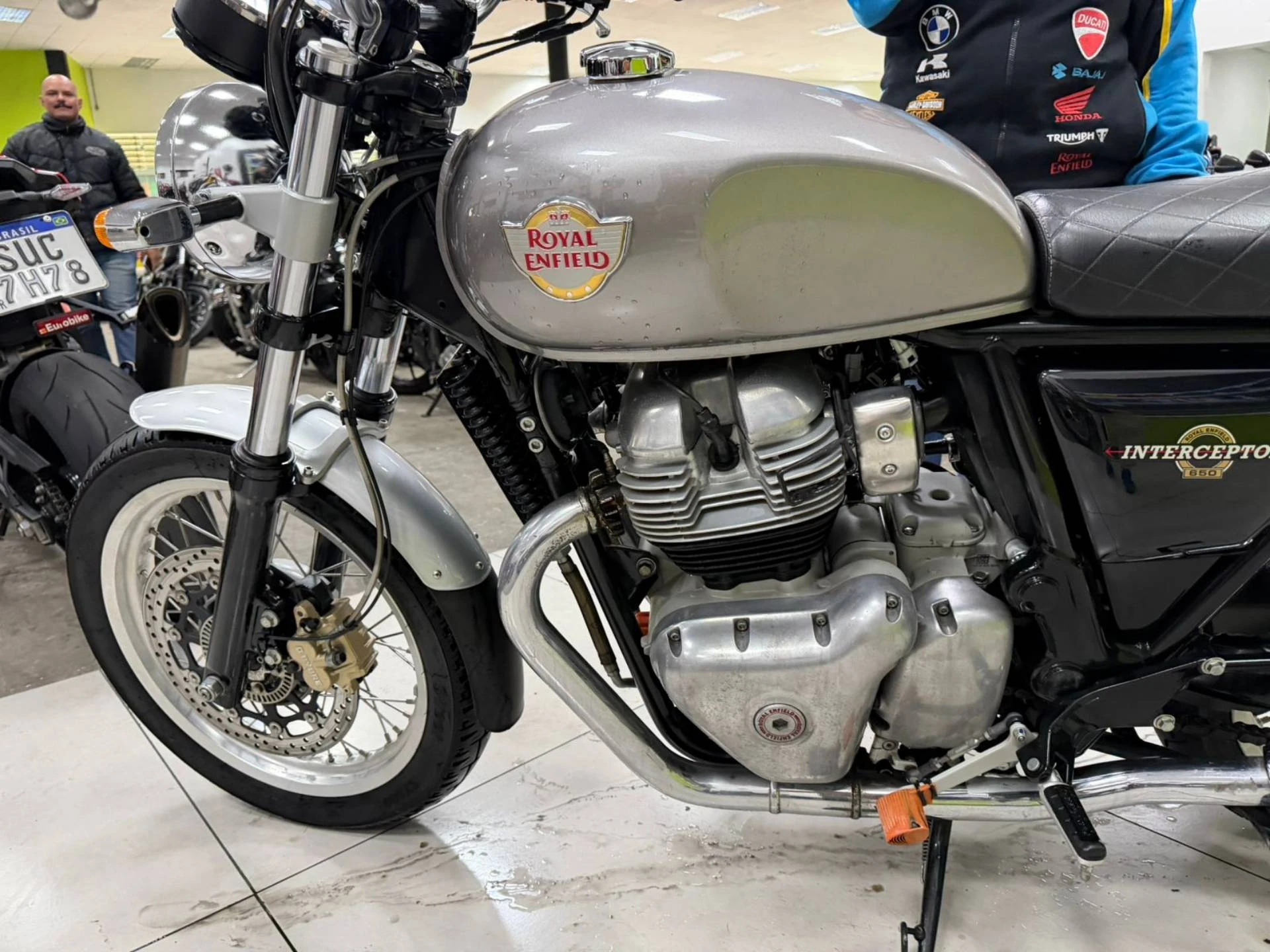 ROYAL ENFIELD INTERCEPTOR 