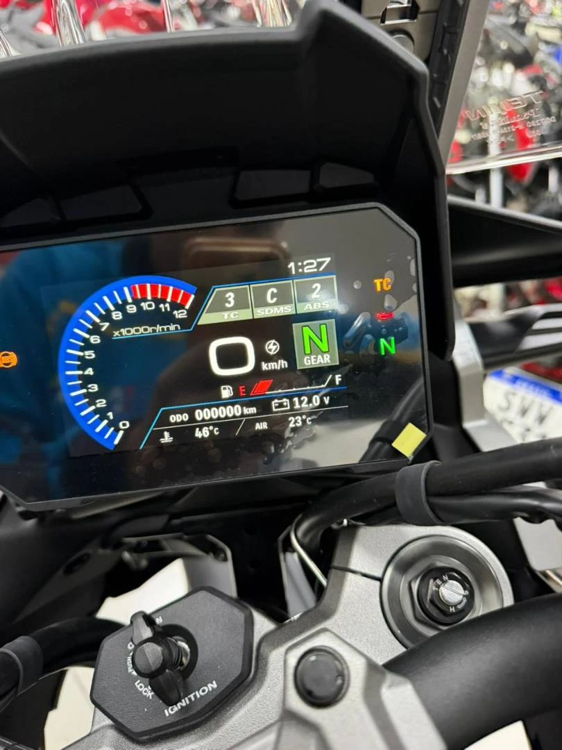 SUZUKI V STROM 1050
