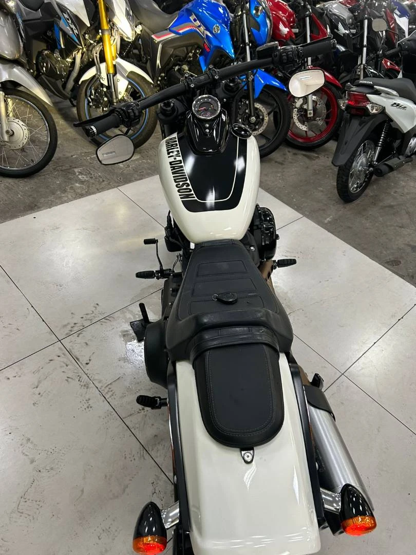 HARLEY-DAVIDSON DYNA FAT BOB 114