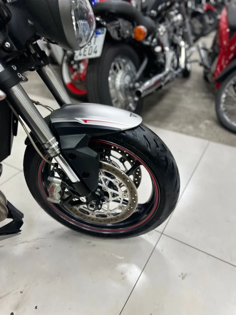 TRIUMPH STREET TRIPLE 765 RS