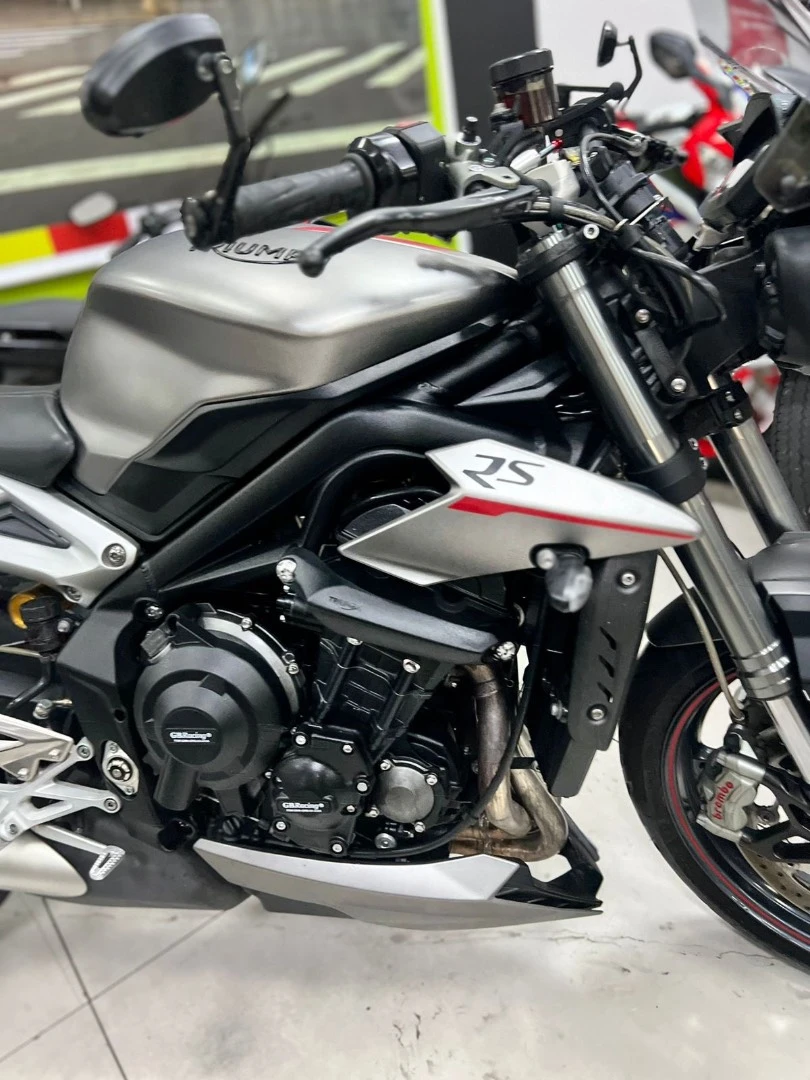 TRIUMPH STREET TRIPLE 765 RS