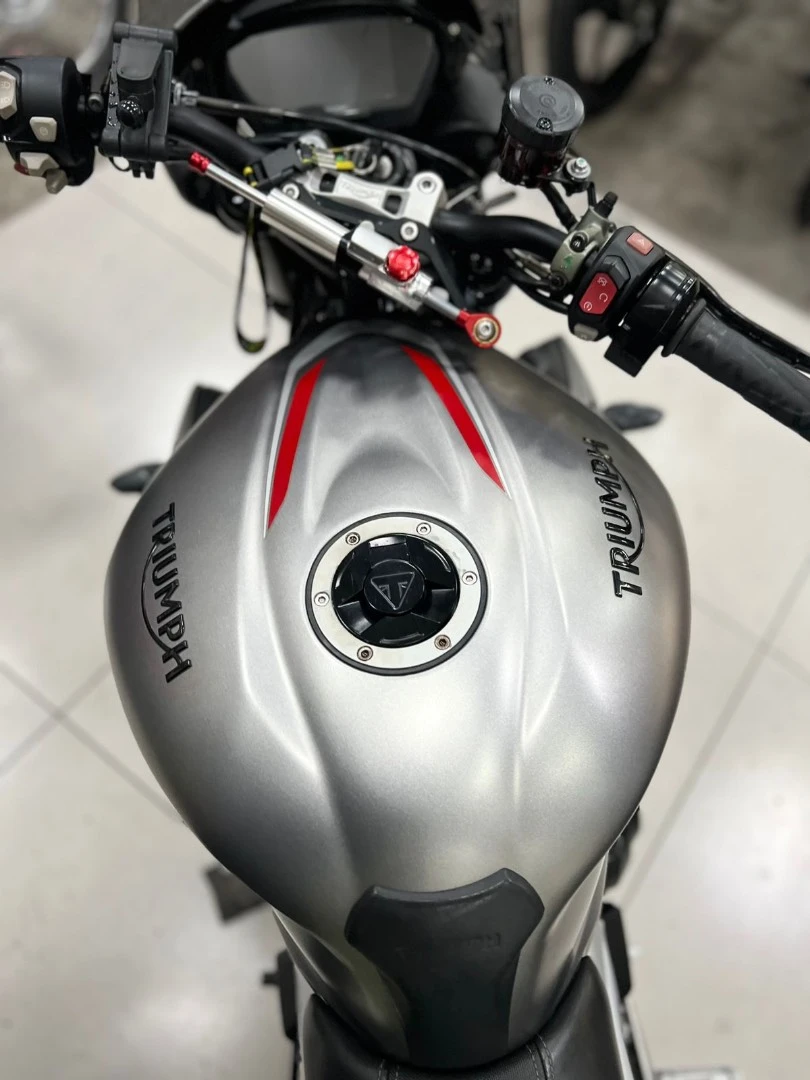 TRIUMPH STREET TRIPLE 765 RS