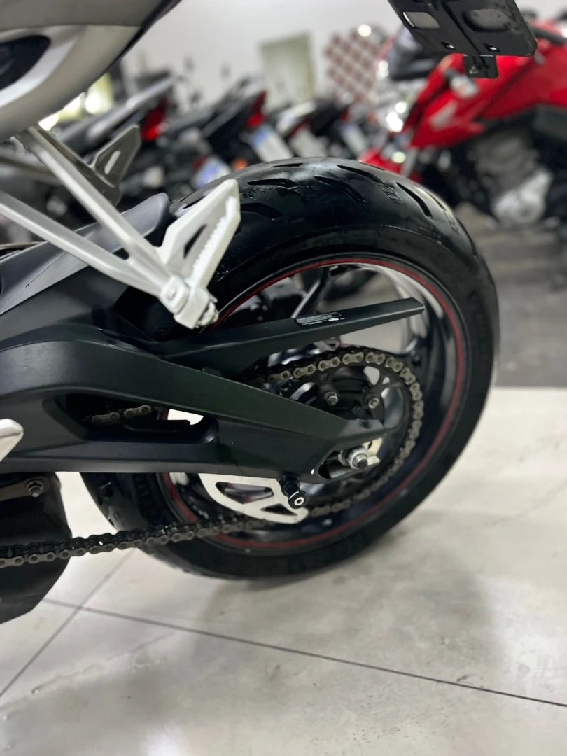 TRIUMPH STREET TRIPLE 765 RS