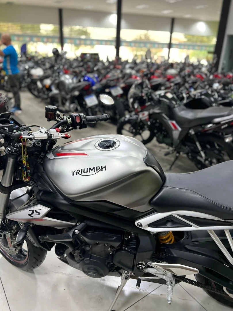 TRIUMPH STREET TRIPLE 765 RS