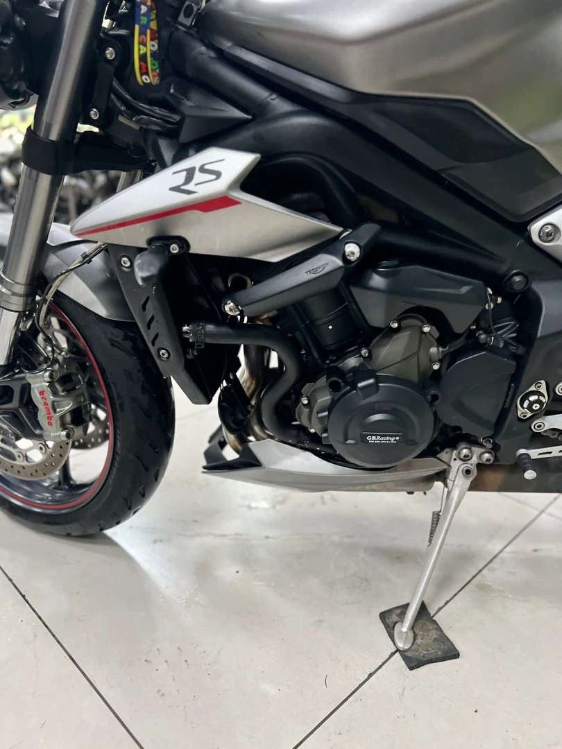 TRIUMPH STREET TRIPLE 765 RS