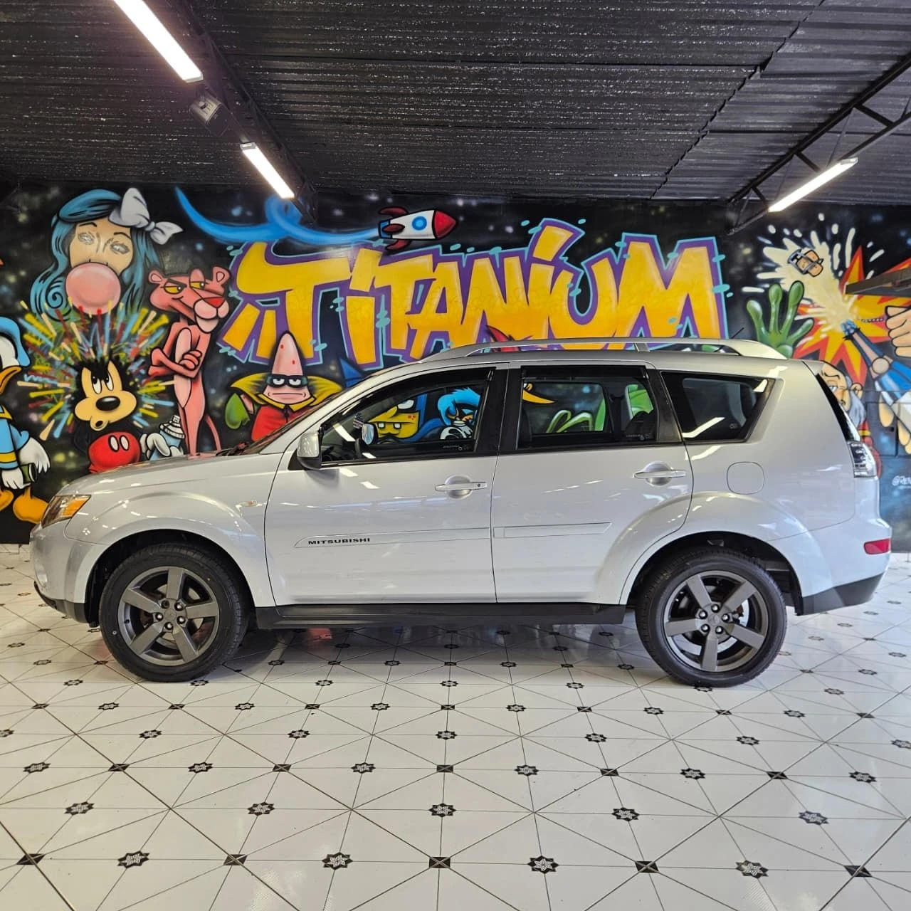 MITSUBISHI OUTLANDER