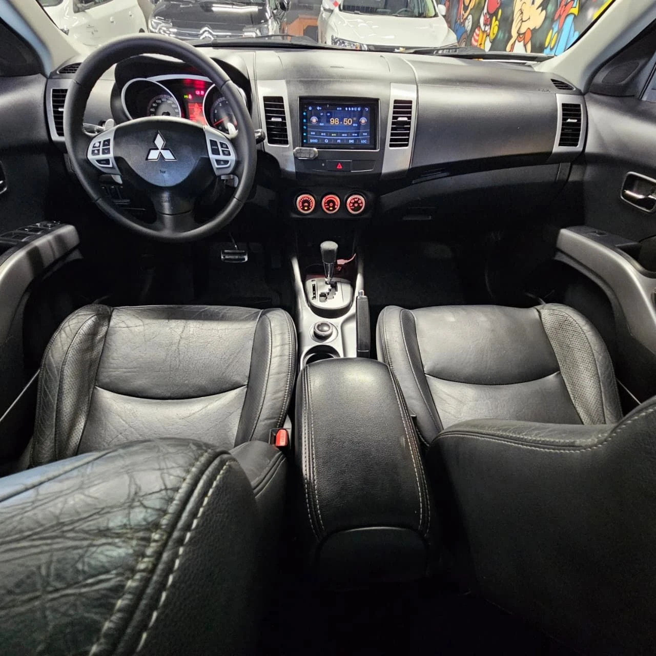 MITSUBISHI OUTLANDER
