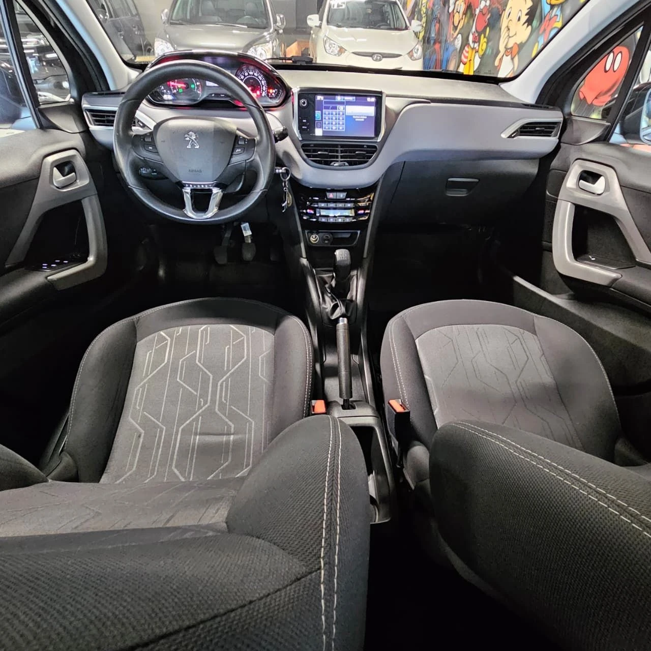 PEUGEOT 208