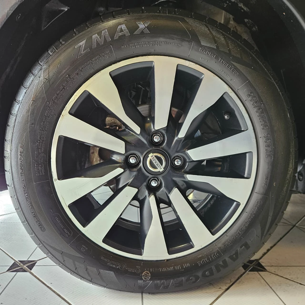 NISSAN KICKS