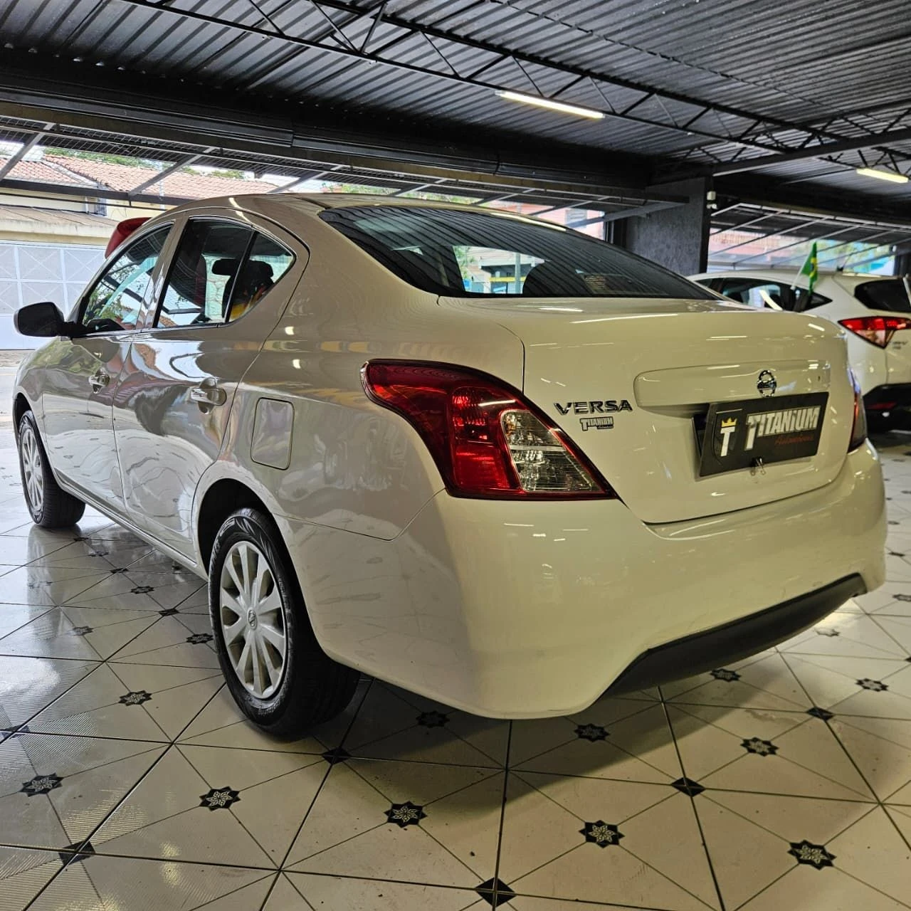 NISSAN VERSA