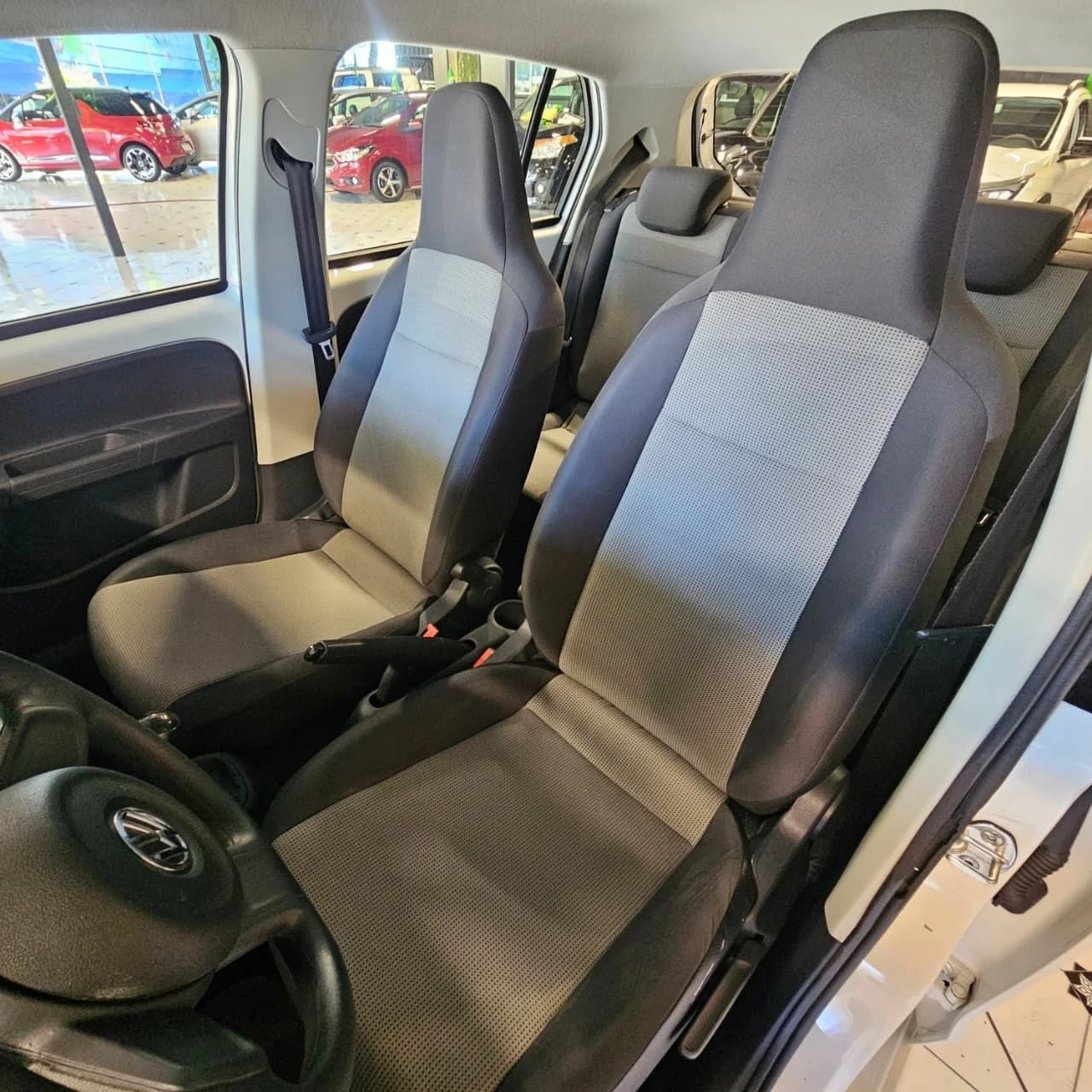 VOLKSWAGEN UP