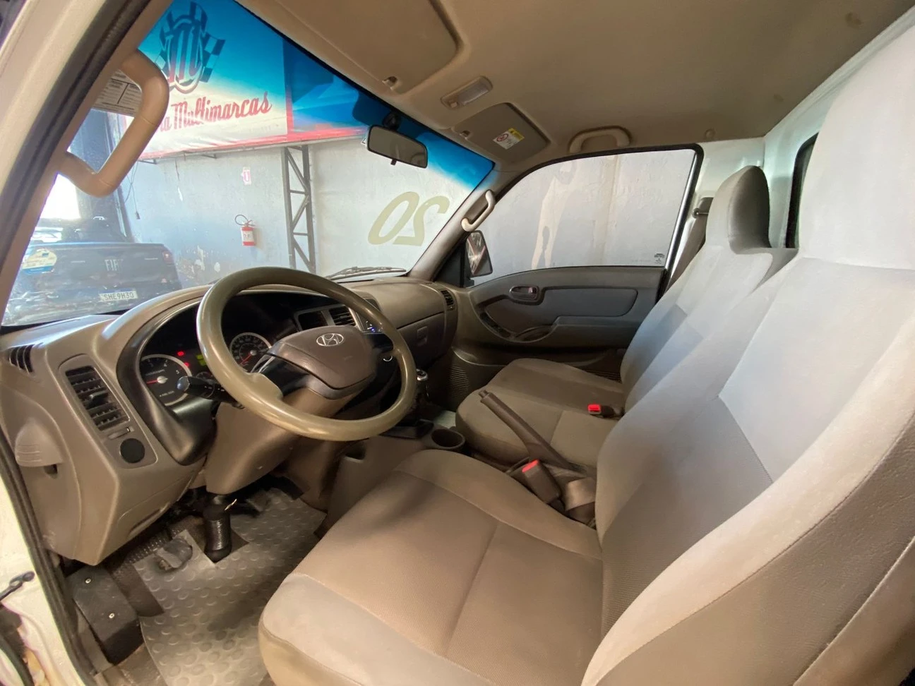 HYUNDAI HR
