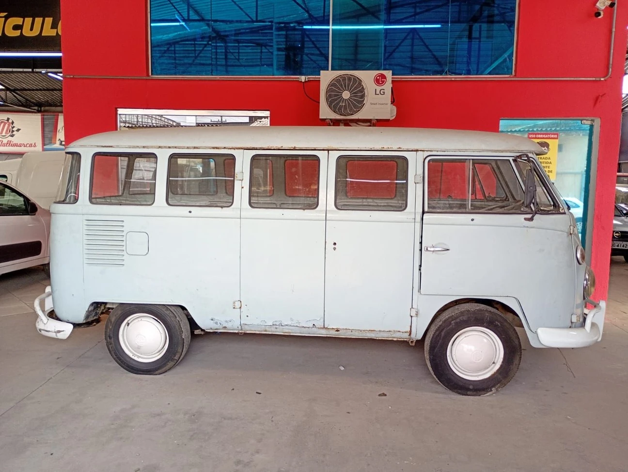 VOLKSWAGEN KOMBI
