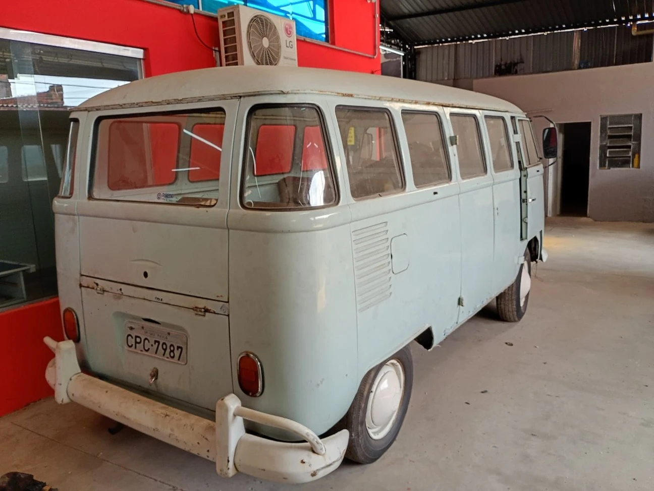 VOLKSWAGEN KOMBI