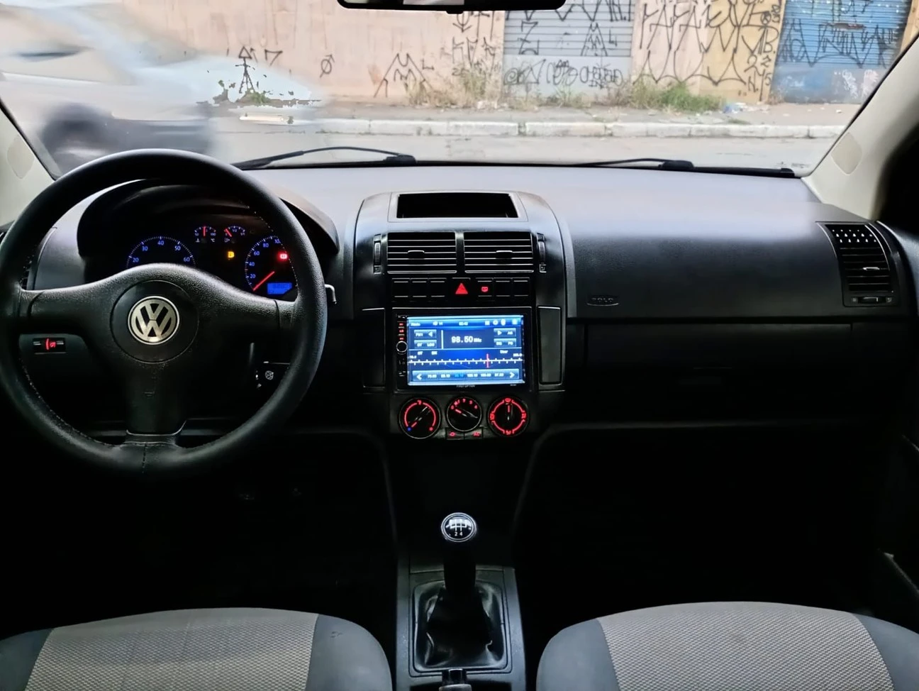 VOLKSWAGEN POLO
