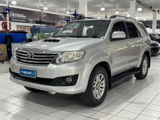 TOYOTA HILUX SW4