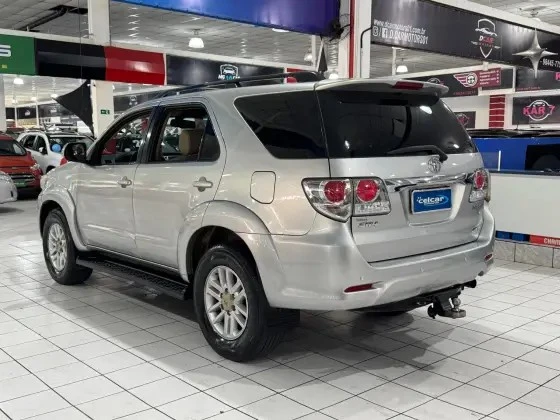 TOYOTA HILUX SW4