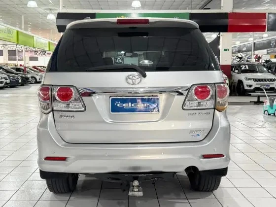 TOYOTA HILUX SW4