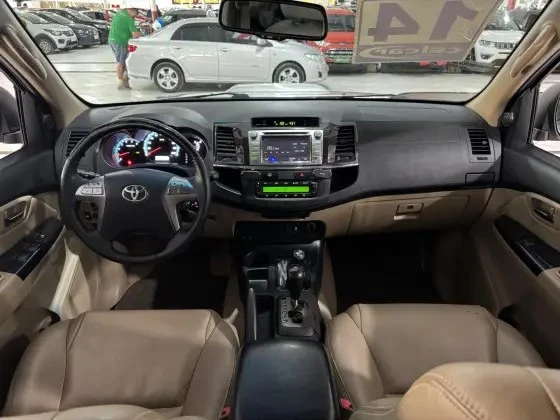 TOYOTA HILUX SW4