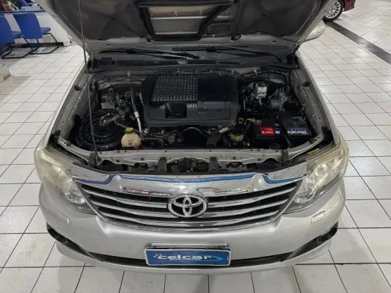 TOYOTA HILUX SW4