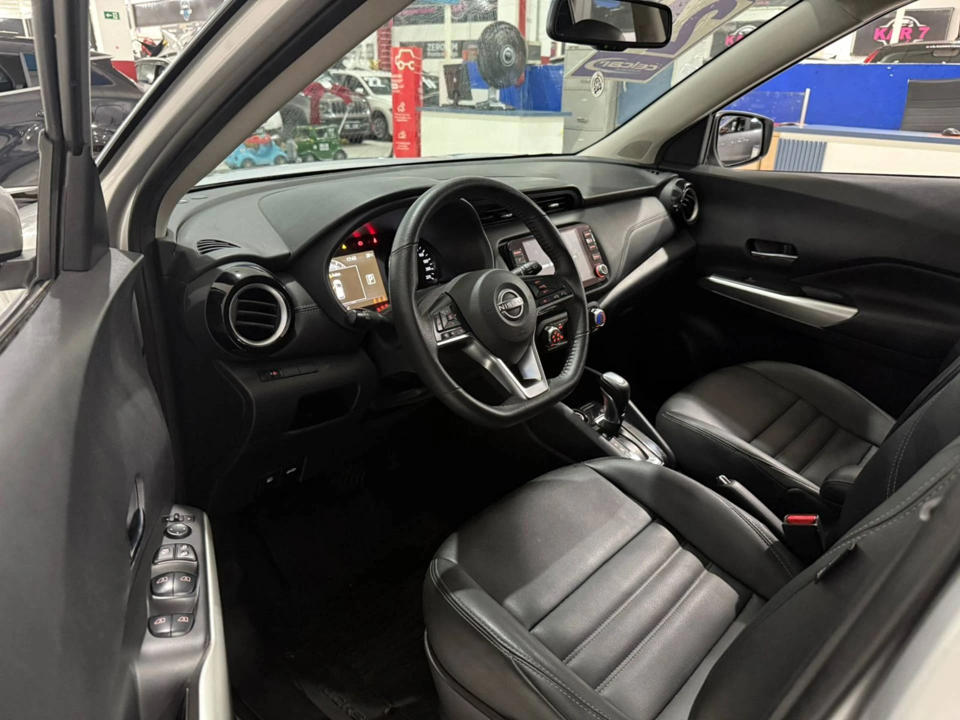 NISSAN KICKS