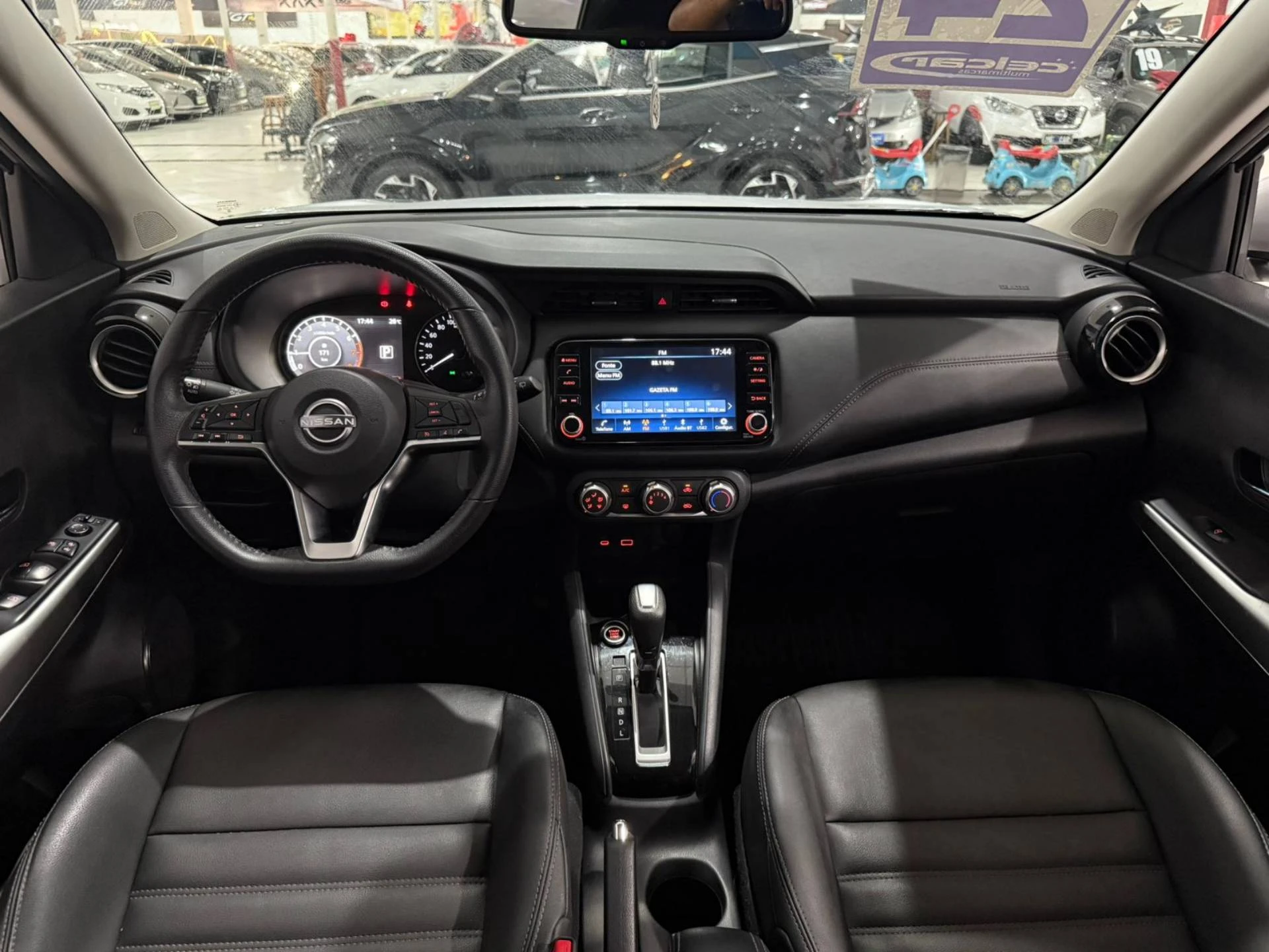 NISSAN KICKS