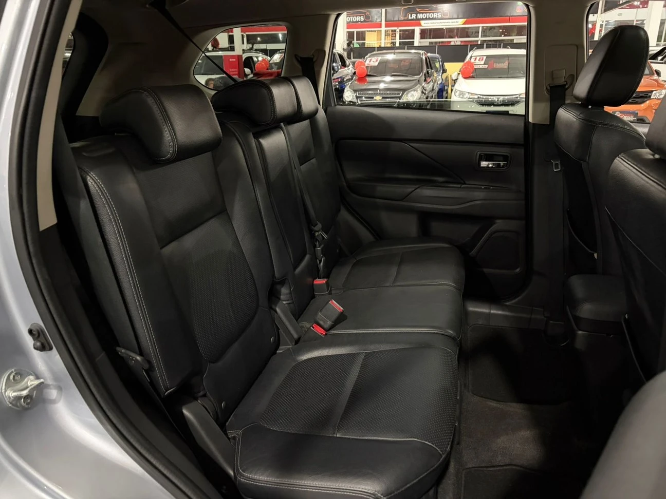 MITSUBISHI OUTLANDER