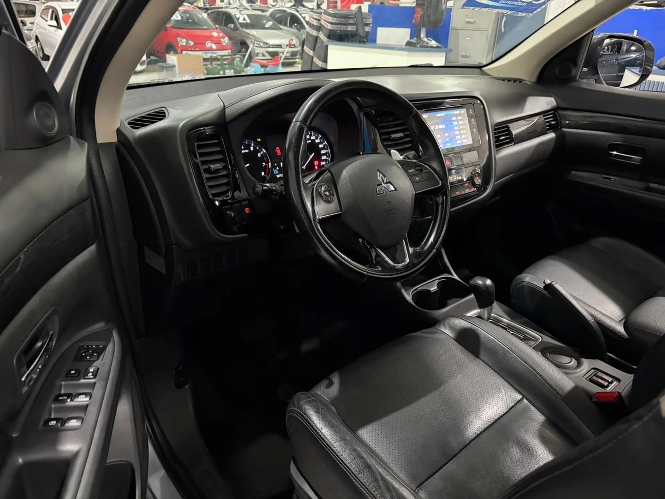 MITSUBISHI OUTLANDER