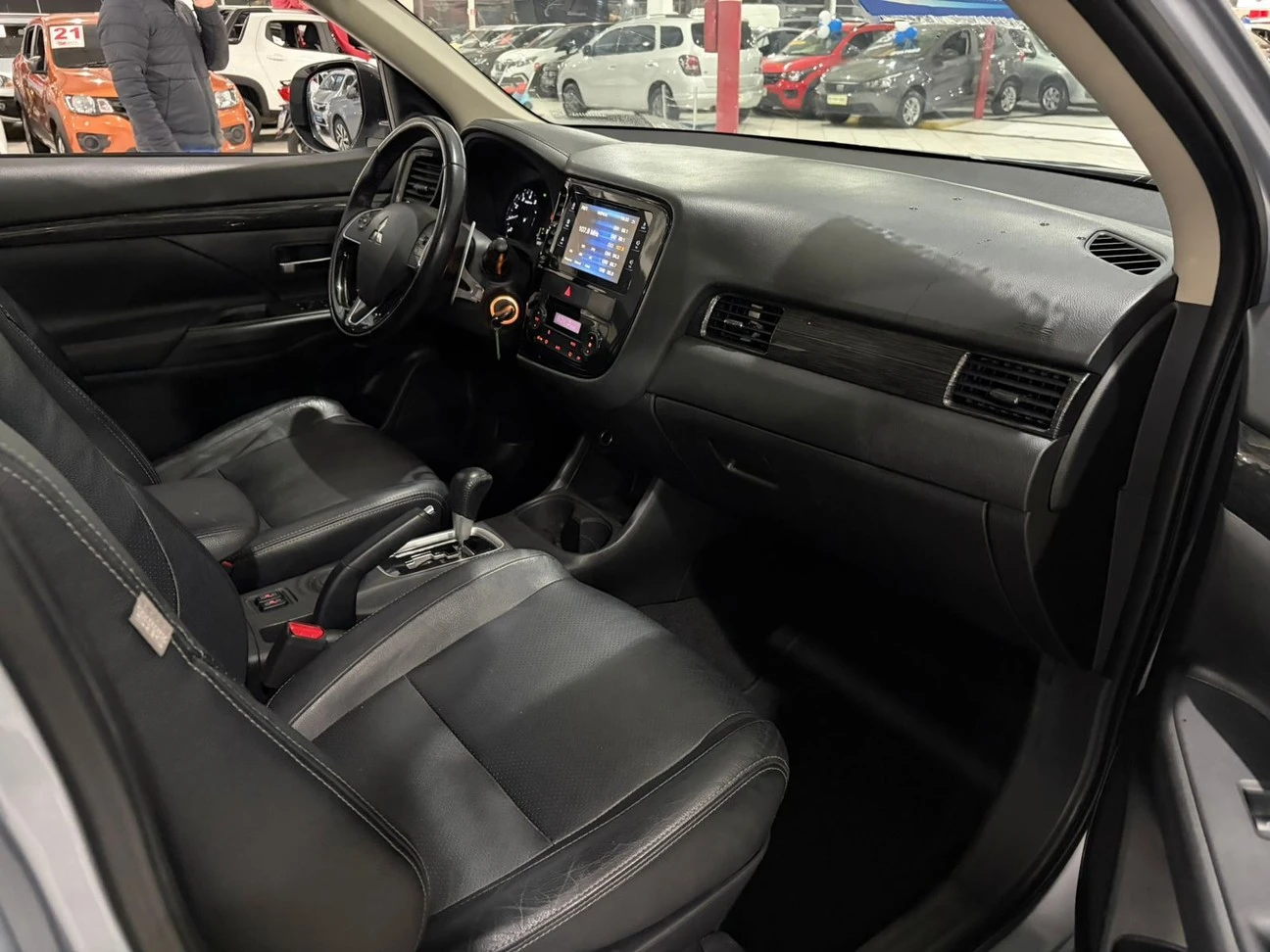 MITSUBISHI OUTLANDER