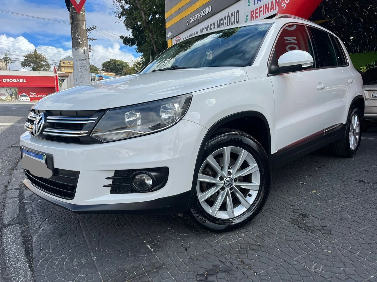 VOLKSWAGEN TIGUAN