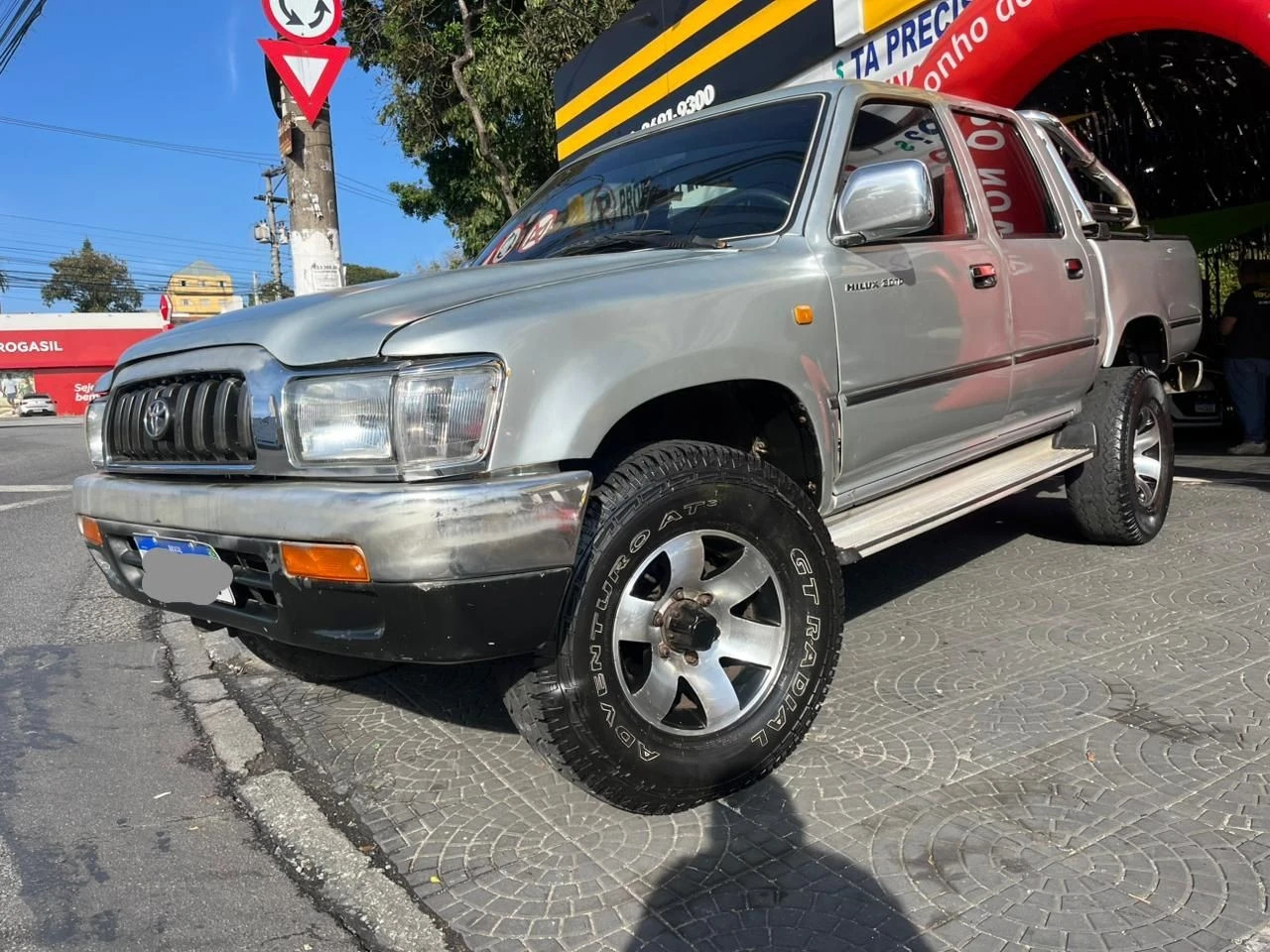 TOYOTA HILUX