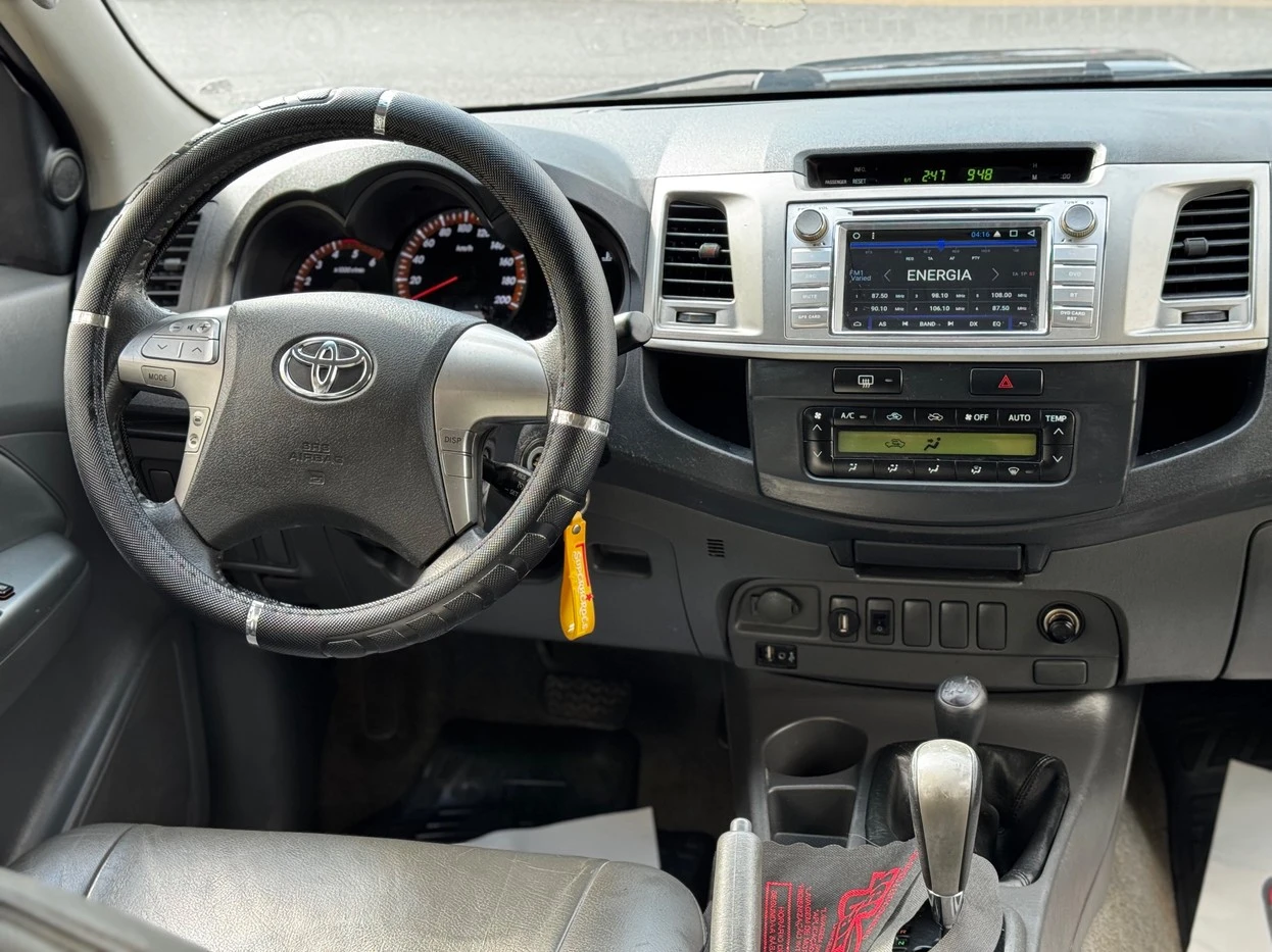 TOYOTA HILUX