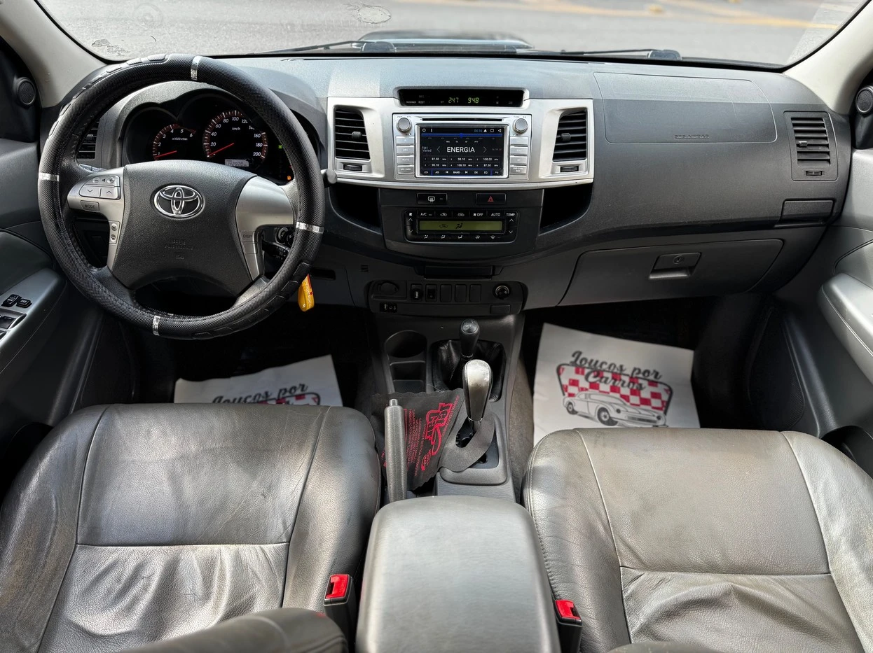 TOYOTA HILUX