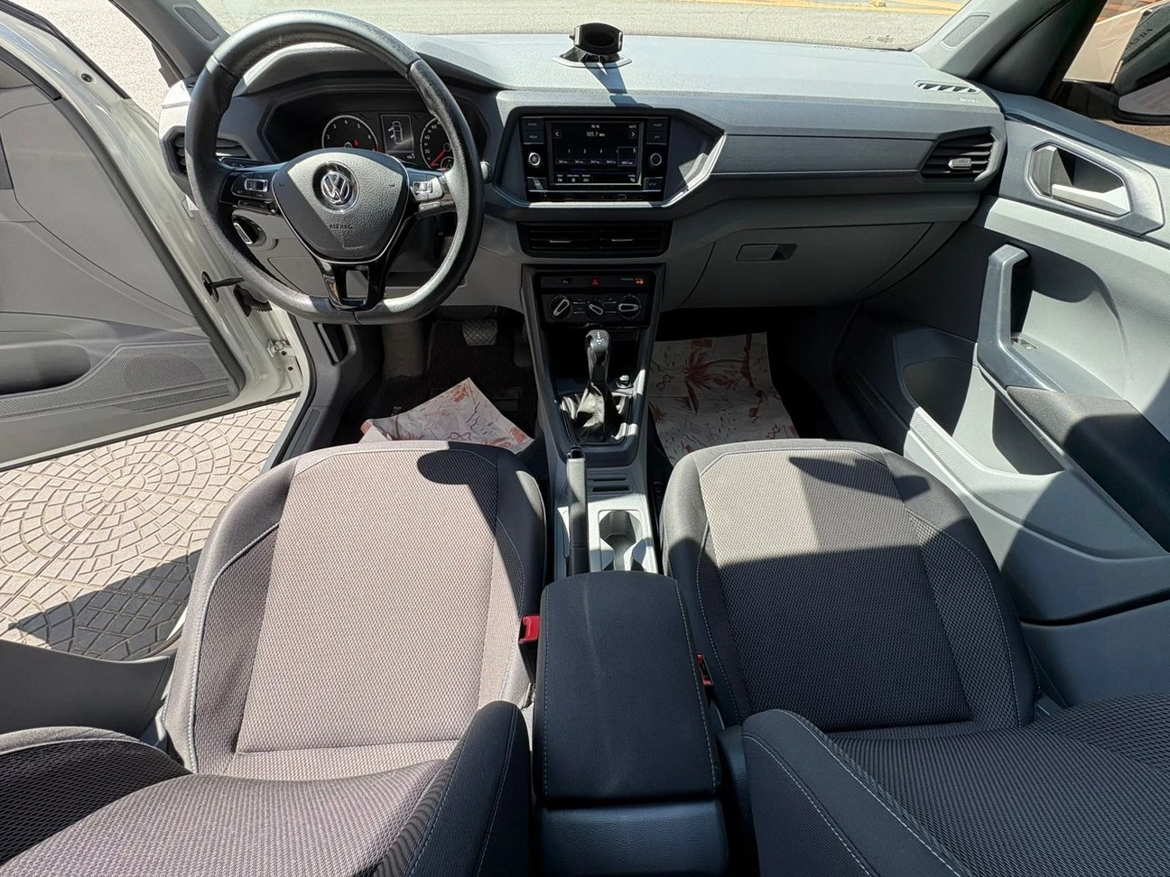 VOLKSWAGEN T-CROSS