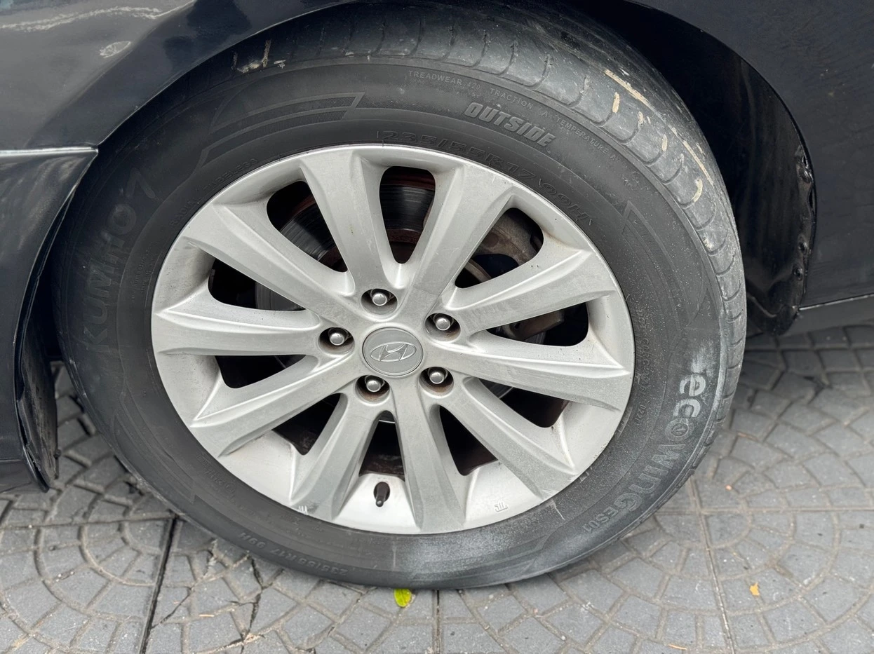 AZERA 3.3 MPFI GLS SEDAN V6 24V