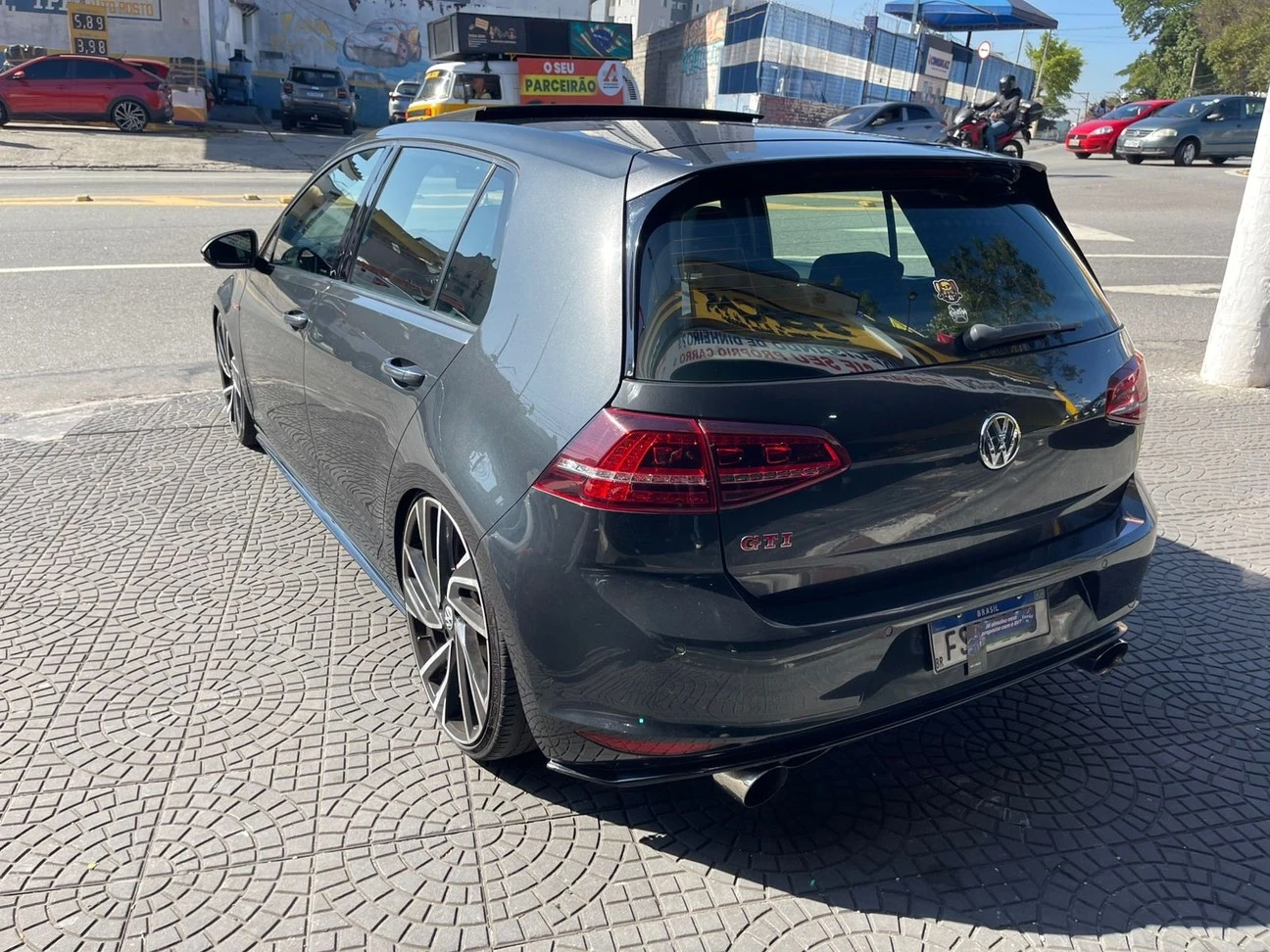 VOLKSWAGEN GOLF
