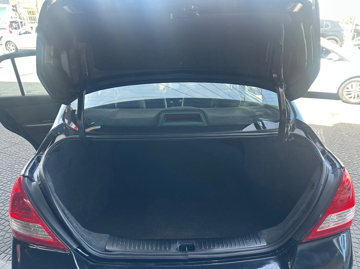 NISSAN TIIDA