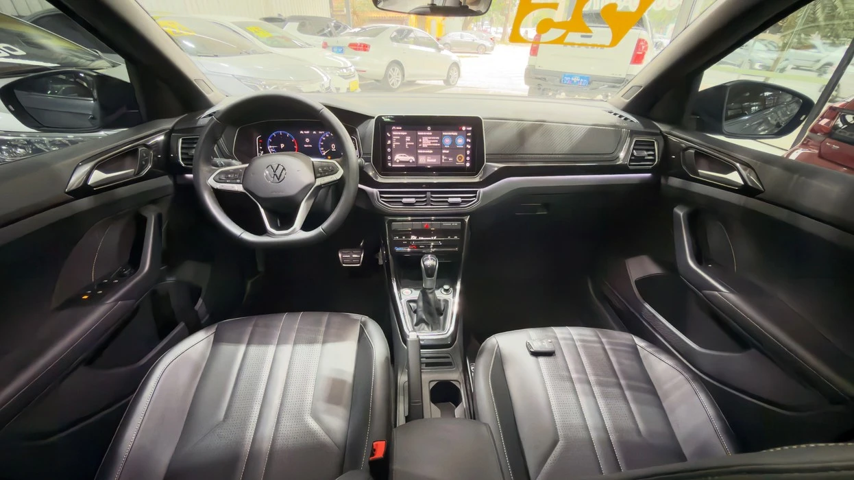 VOLKSWAGEN T-CROSS