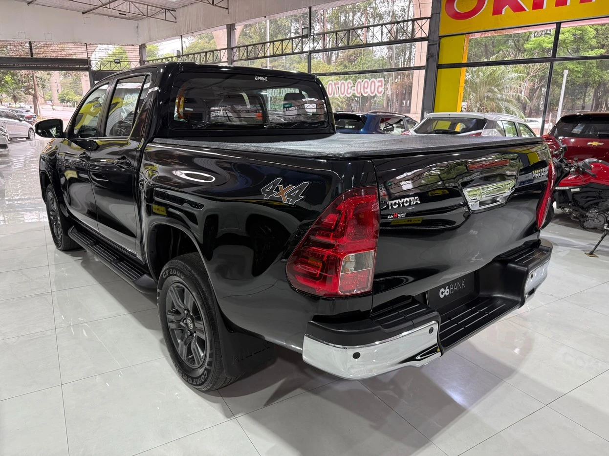 TOYOTA HILUX