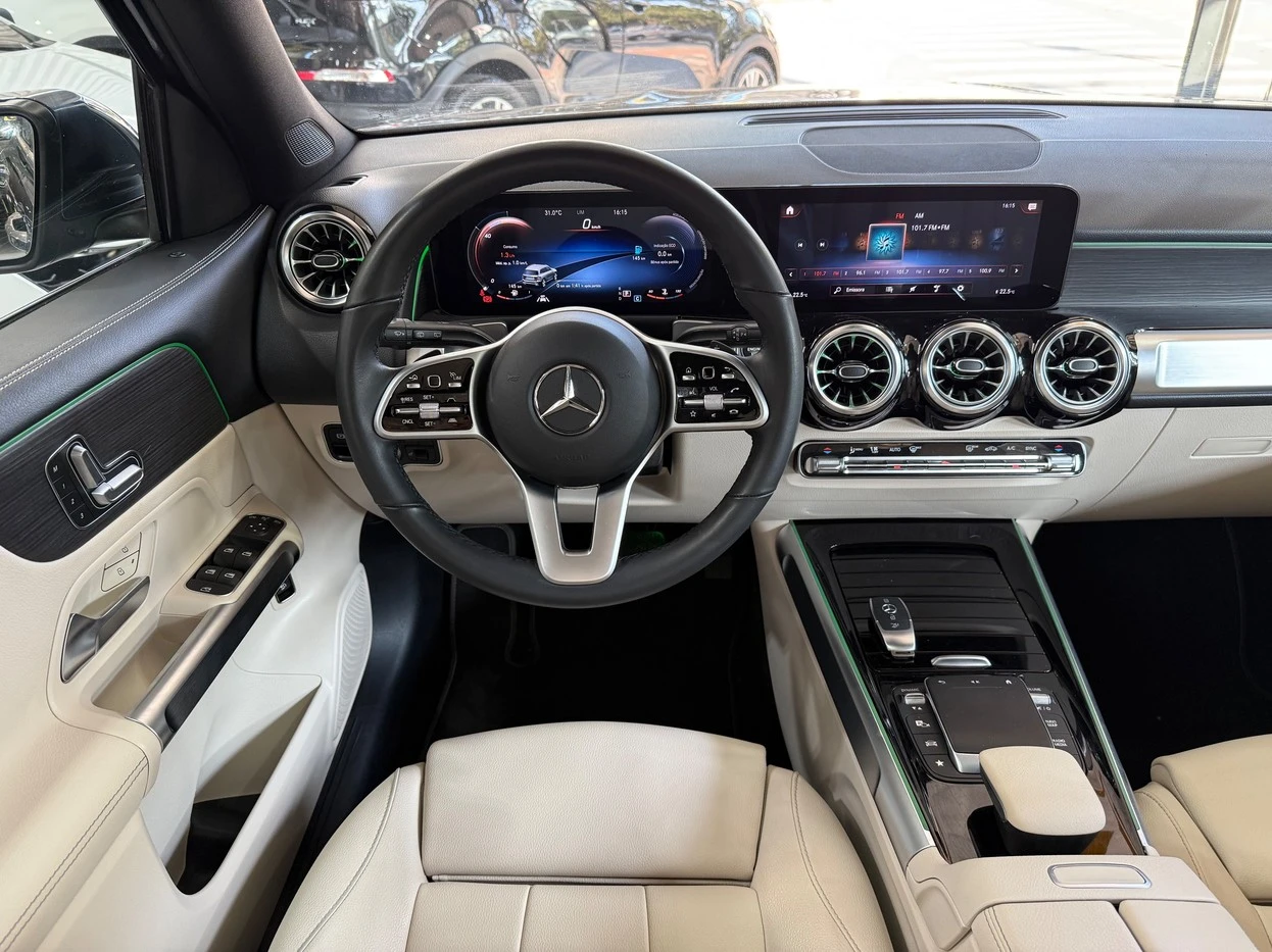 MERCEDES-BENZ GLB 200