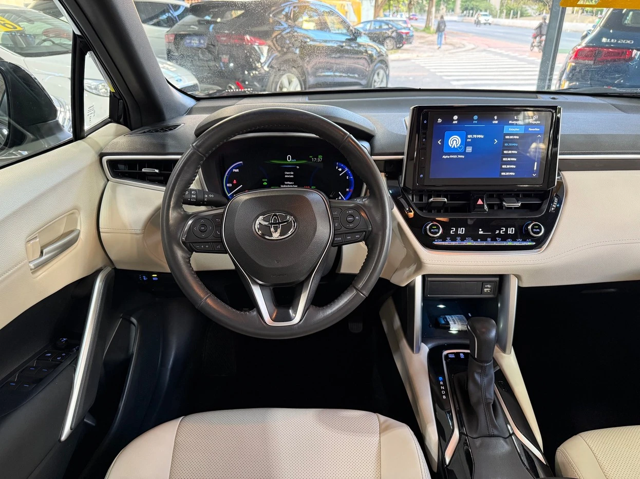 TOYOTA COROLLA CROSS