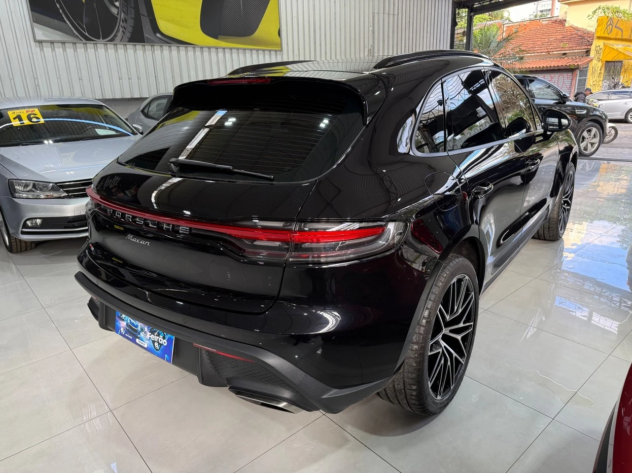 PORSCHE MACAN