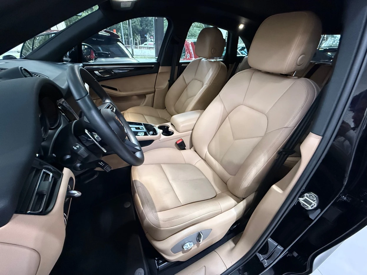 PORSCHE MACAN