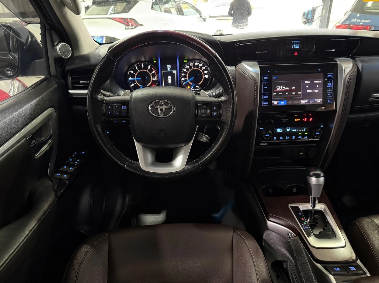 TOYOTA HILUX SW4