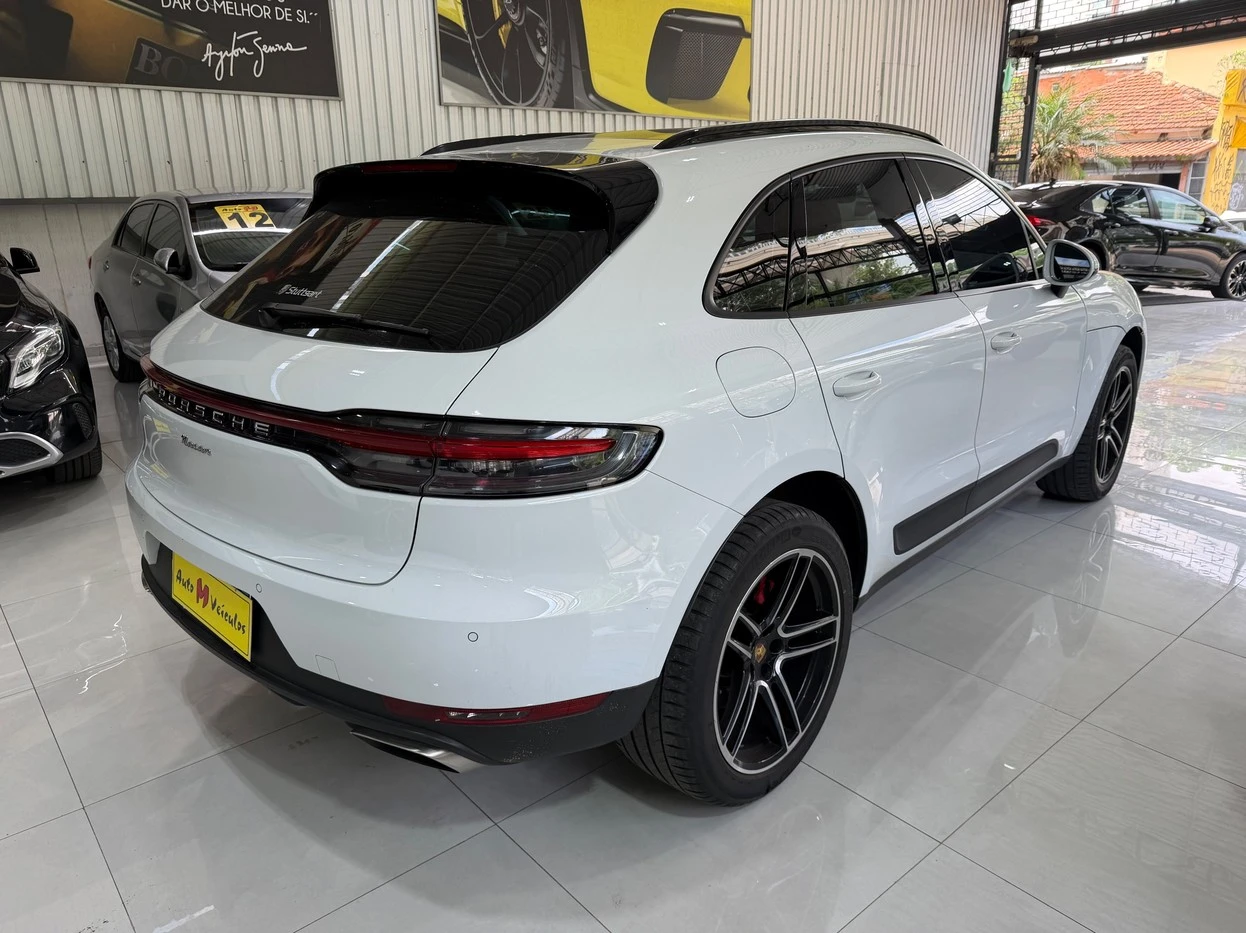 PORSCHE MACAN